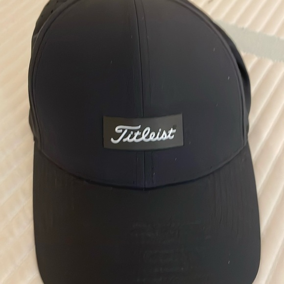 Titleist hat - Picture 1 of 3